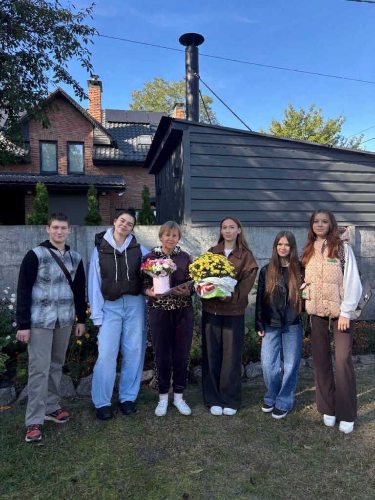 З Днем працівників освіти! Дякуємо нашим ветеранам за роки, віддані навчанню молоді!